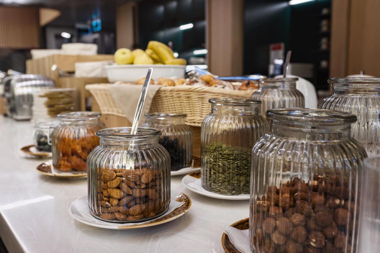 Novotel Living Almaty Jetisu Ngoại thất bức ảnh