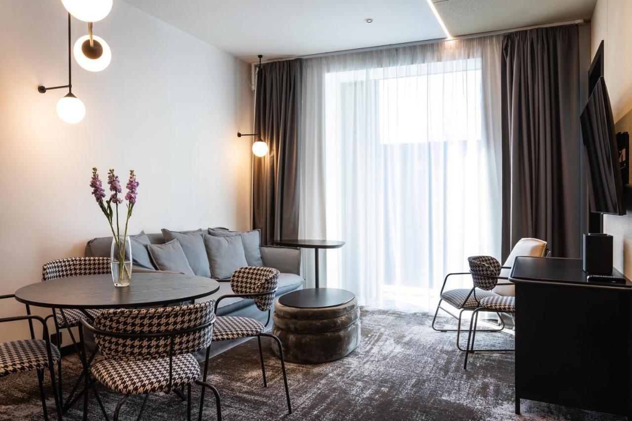 Novotel Living Almaty Jetisu Ngoại thất bức ảnh