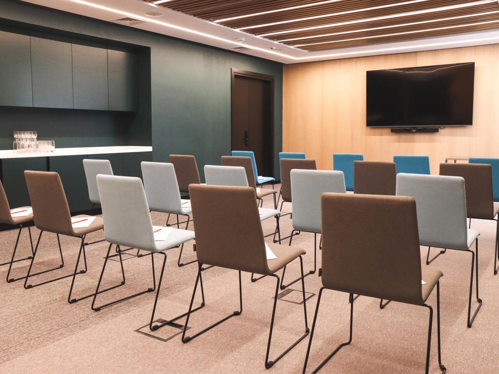Novotel Living Almaty Jetisu Ngoại thất bức ảnh