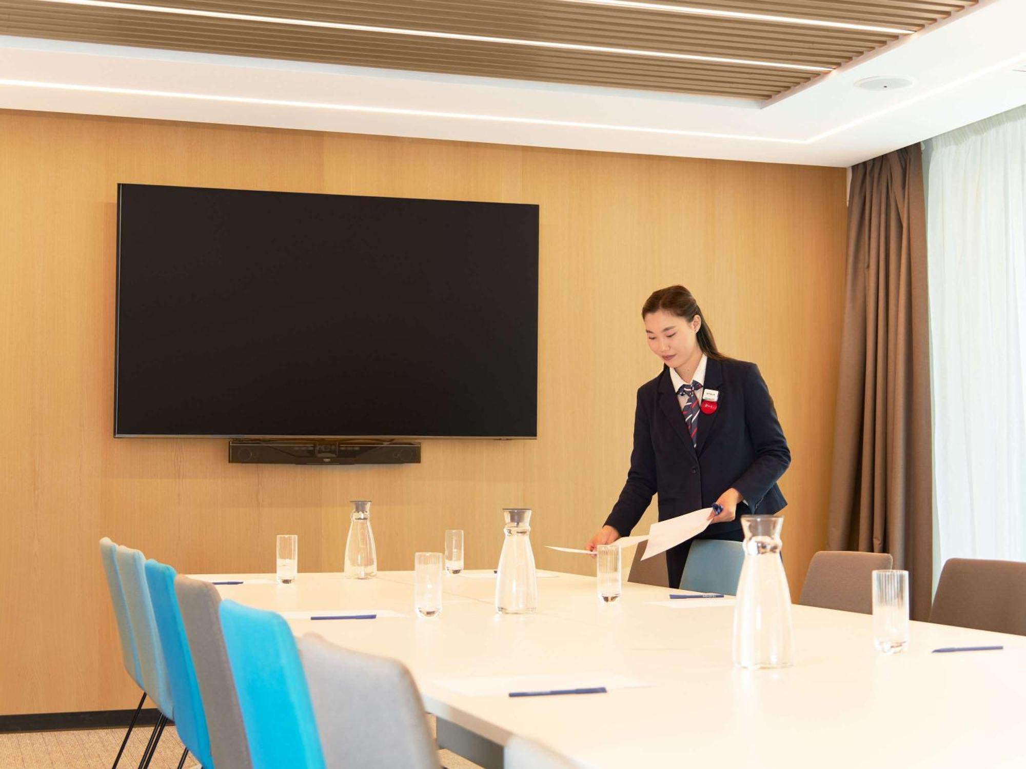 Novotel Living Almaty Jetisu Ngoại thất bức ảnh