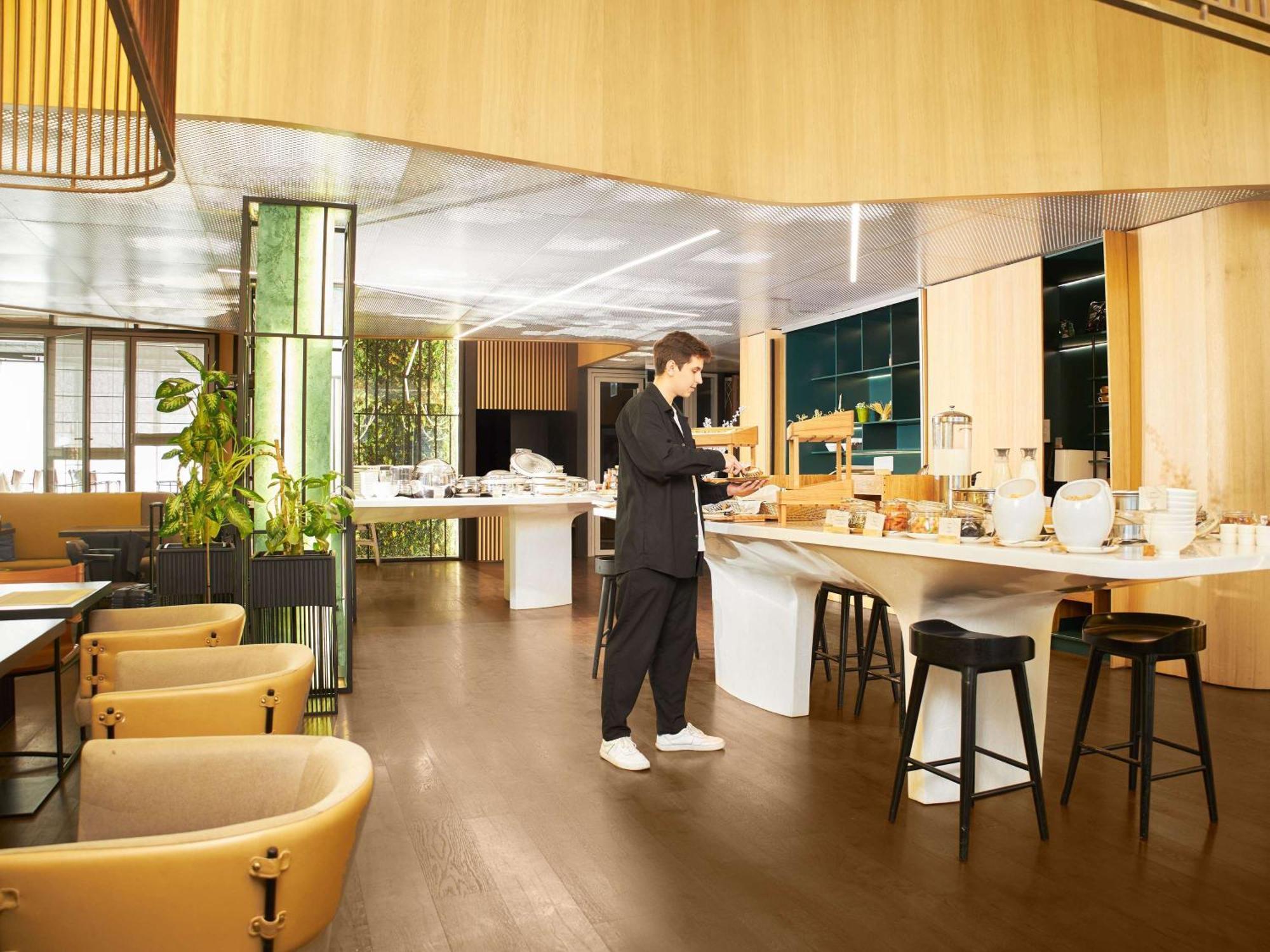 Novotel Living Almaty Jetisu Ngoại thất bức ảnh