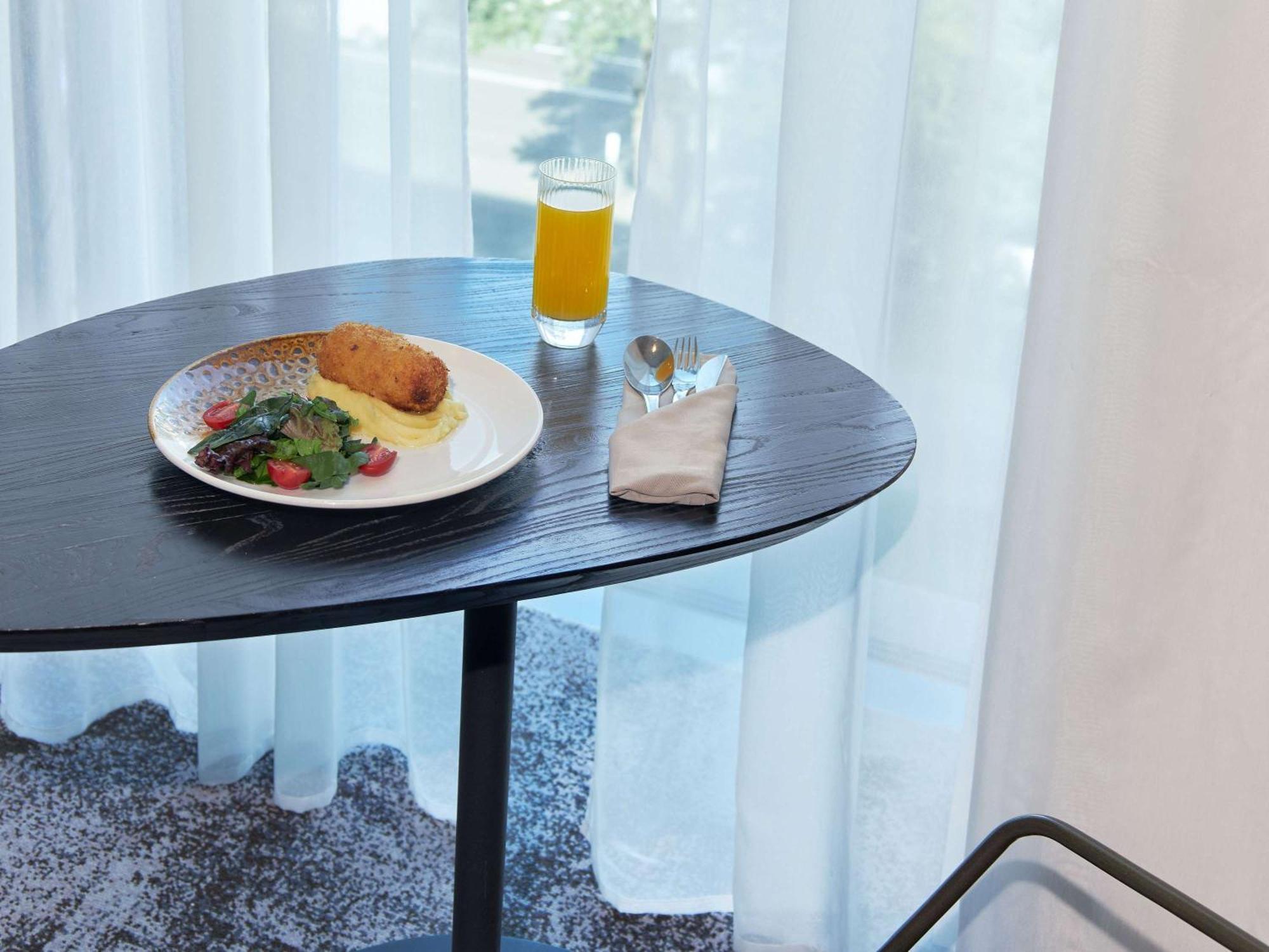 Novotel Living Almaty Jetisu Ngoại thất bức ảnh