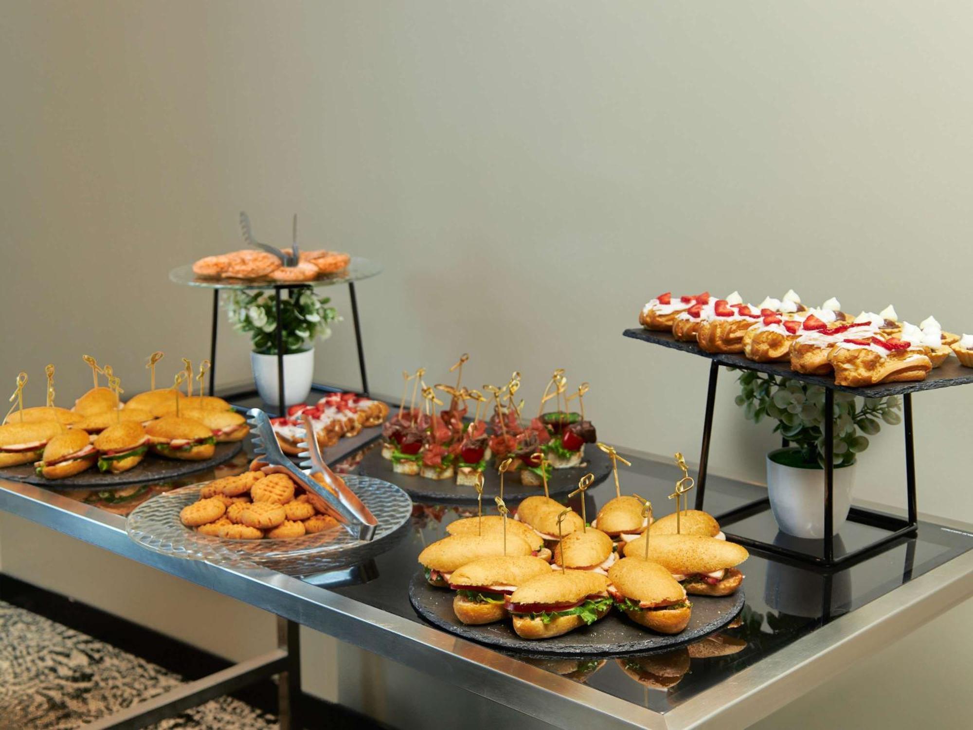 Novotel Living Almaty Jetisu Ngoại thất bức ảnh