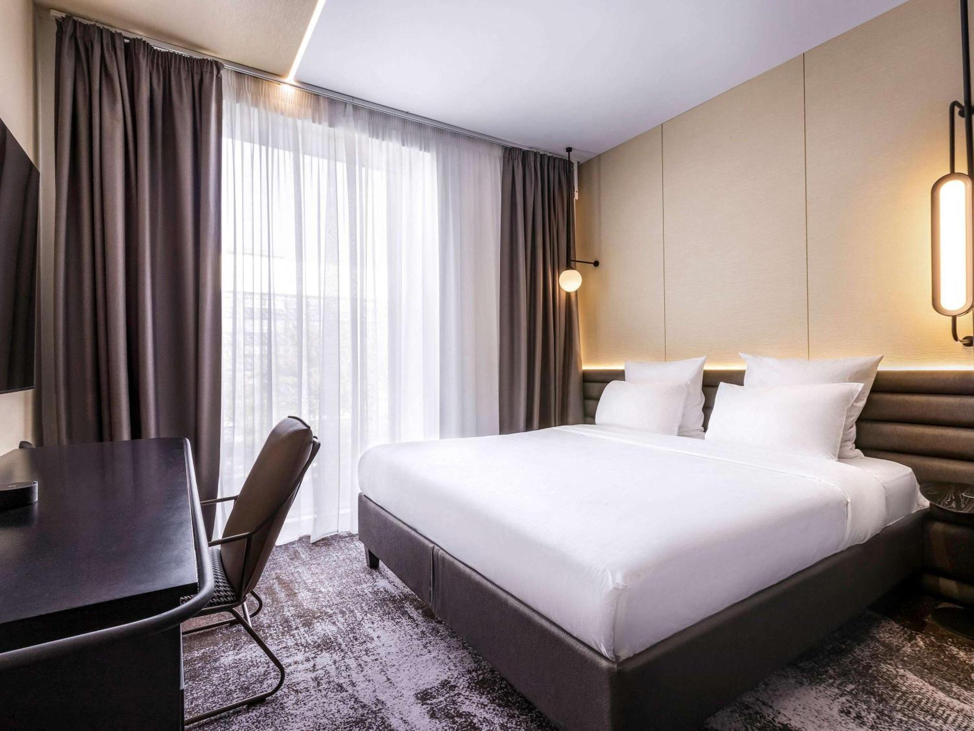 Novotel Living Almaty Jetisu Ngoại thất bức ảnh