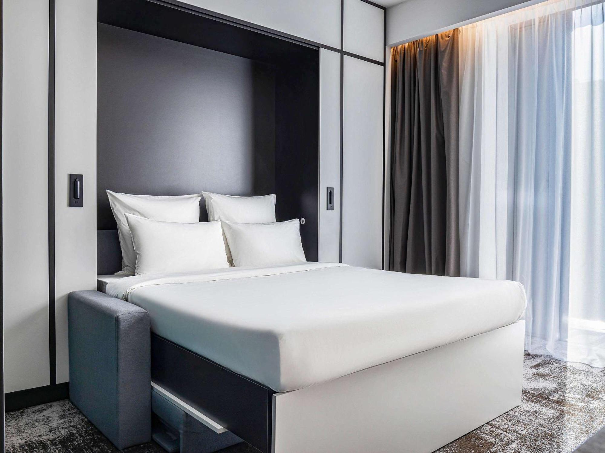 Novotel Living Almaty Jetisu Ngoại thất bức ảnh