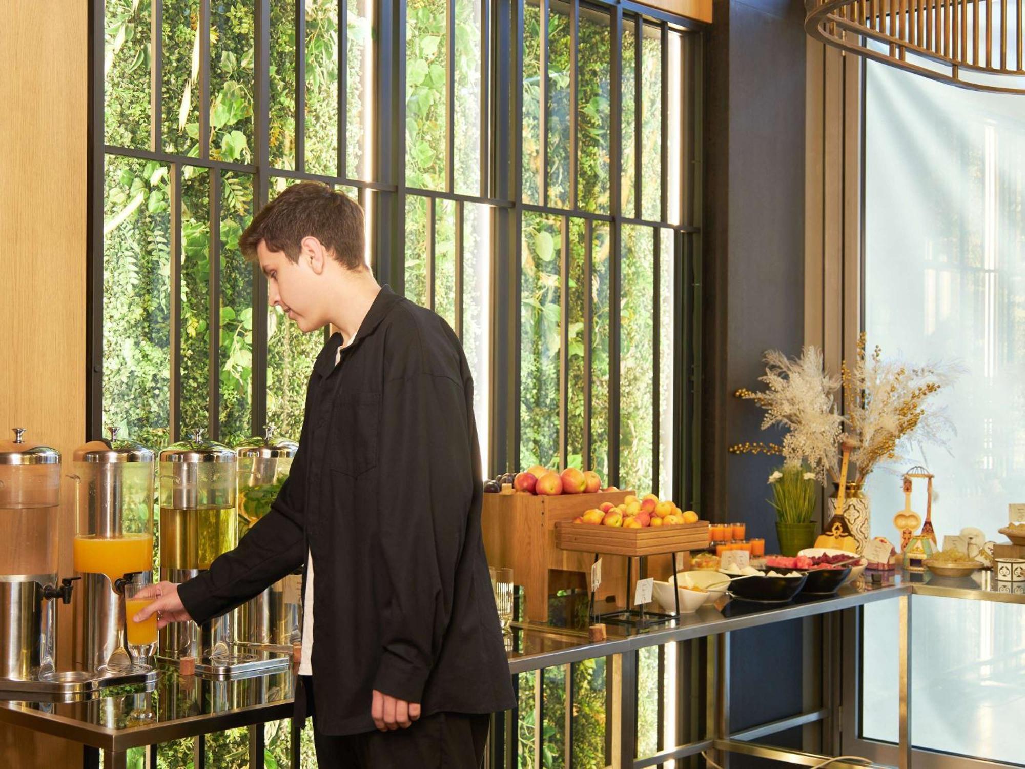 Novotel Living Almaty Jetisu Ngoại thất bức ảnh